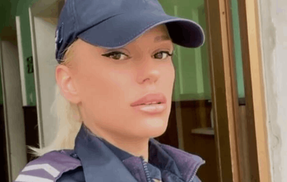 ONA JE NAJLEPŠA SRPSKA POLICAJKA I KOPIJA NATAŠE BEKVALAC: Lepa Lidija se fotkala u BIKINIJU! (FOTO)